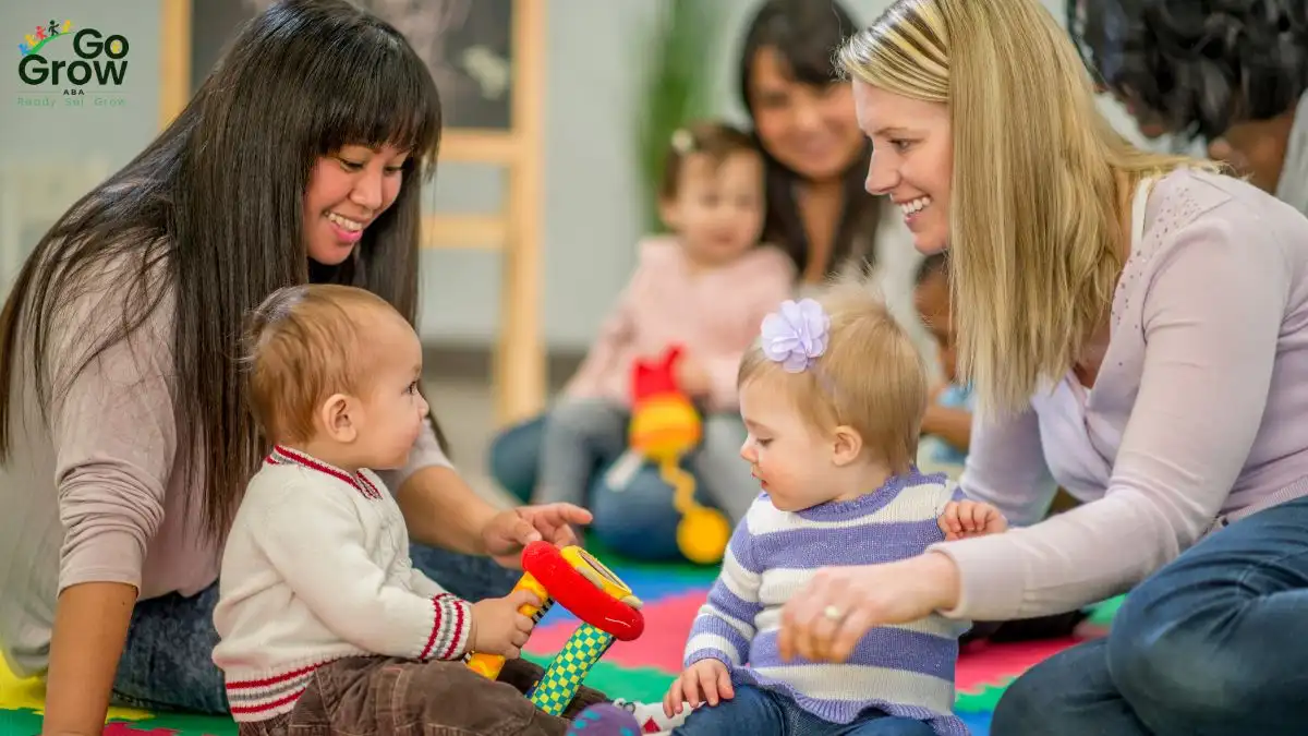 parents-and-infants-playing-with-toys-during-social-development-session