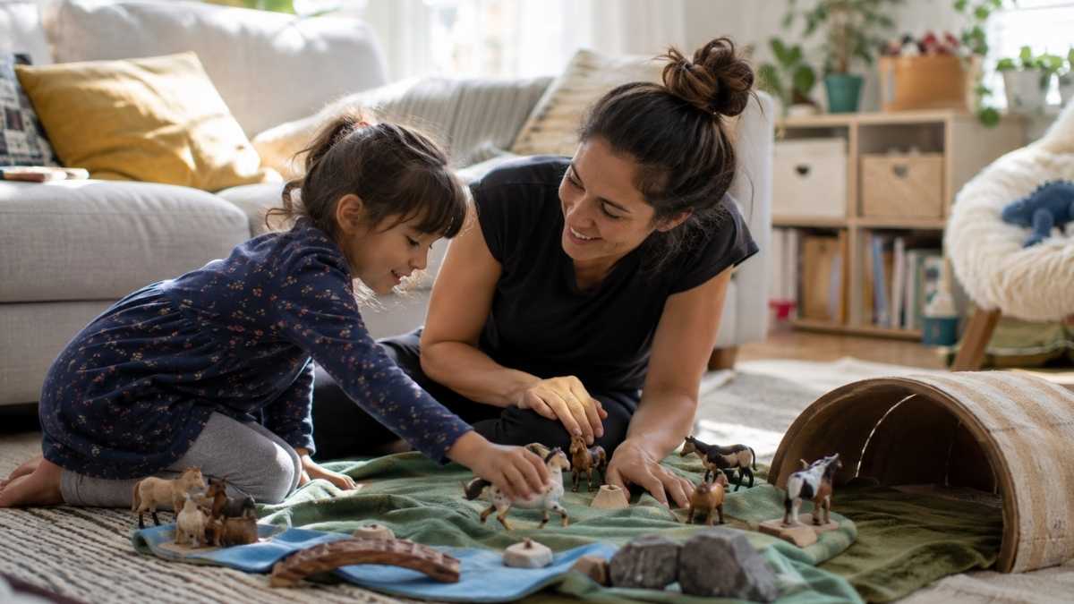aba-therapy-techniques-child-and-therapist-playing-at-home