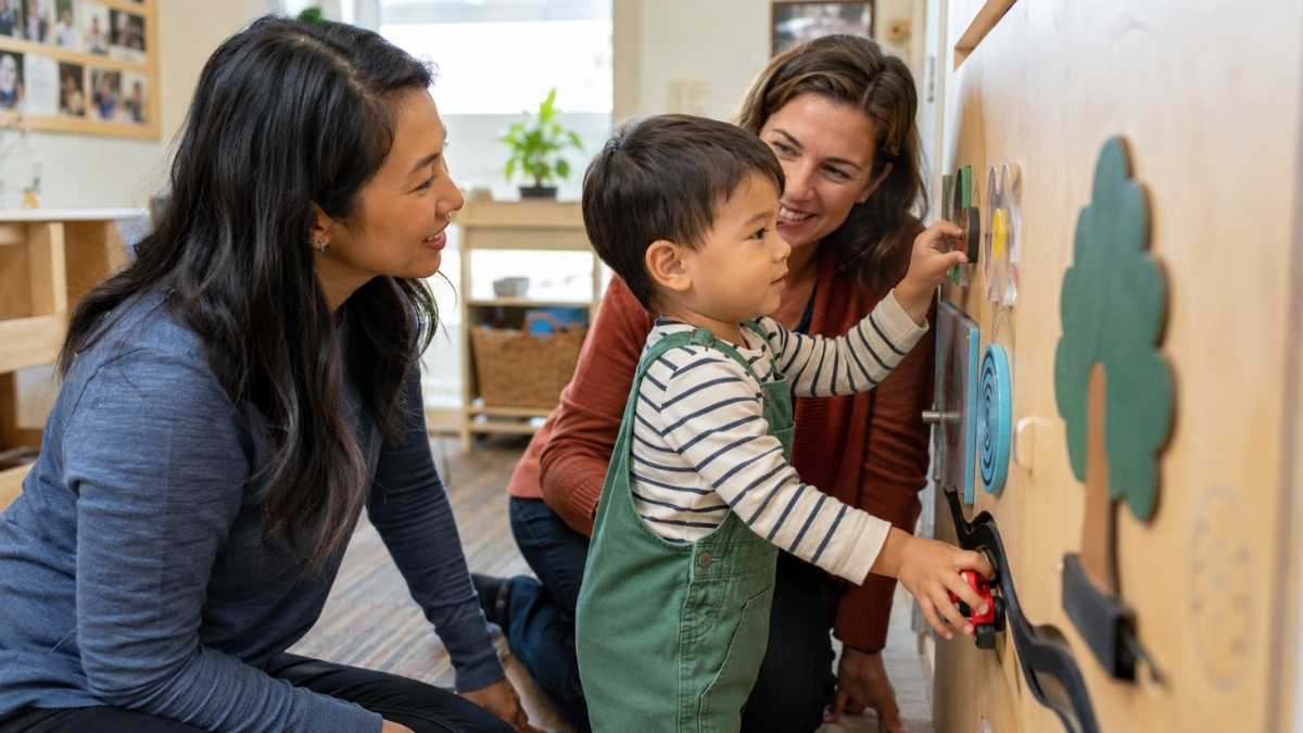 toddler-with-therapists-during-early-intervention-session